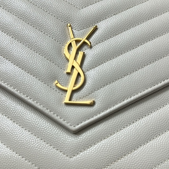 YSL CASSANDRE MATELASSÉ FLAP POUCH IN QUILTED GRAIN DE POUDRE EMBOSSED LEATHER - Picture 3 of 5